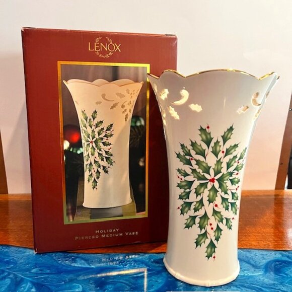 Lenox Holiday Pierced Poinsettia Vase 9" with Box - Picture 1 of 11
